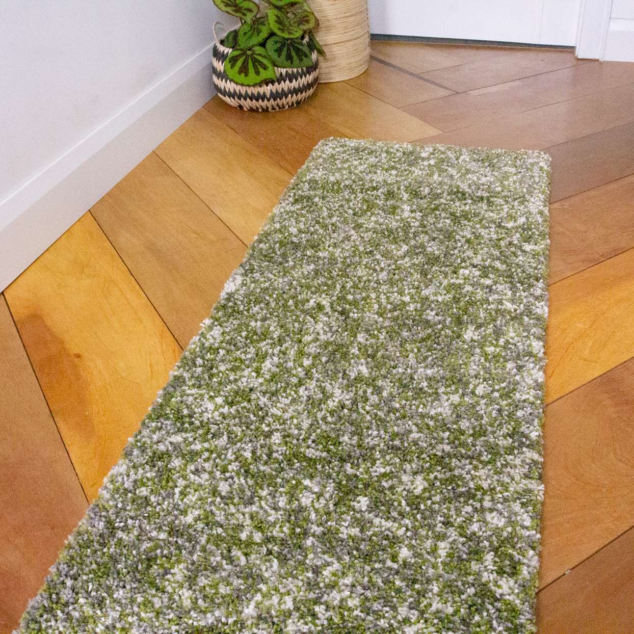 Mottled Dark Green Shaggy Rug for Living Room - Image 5