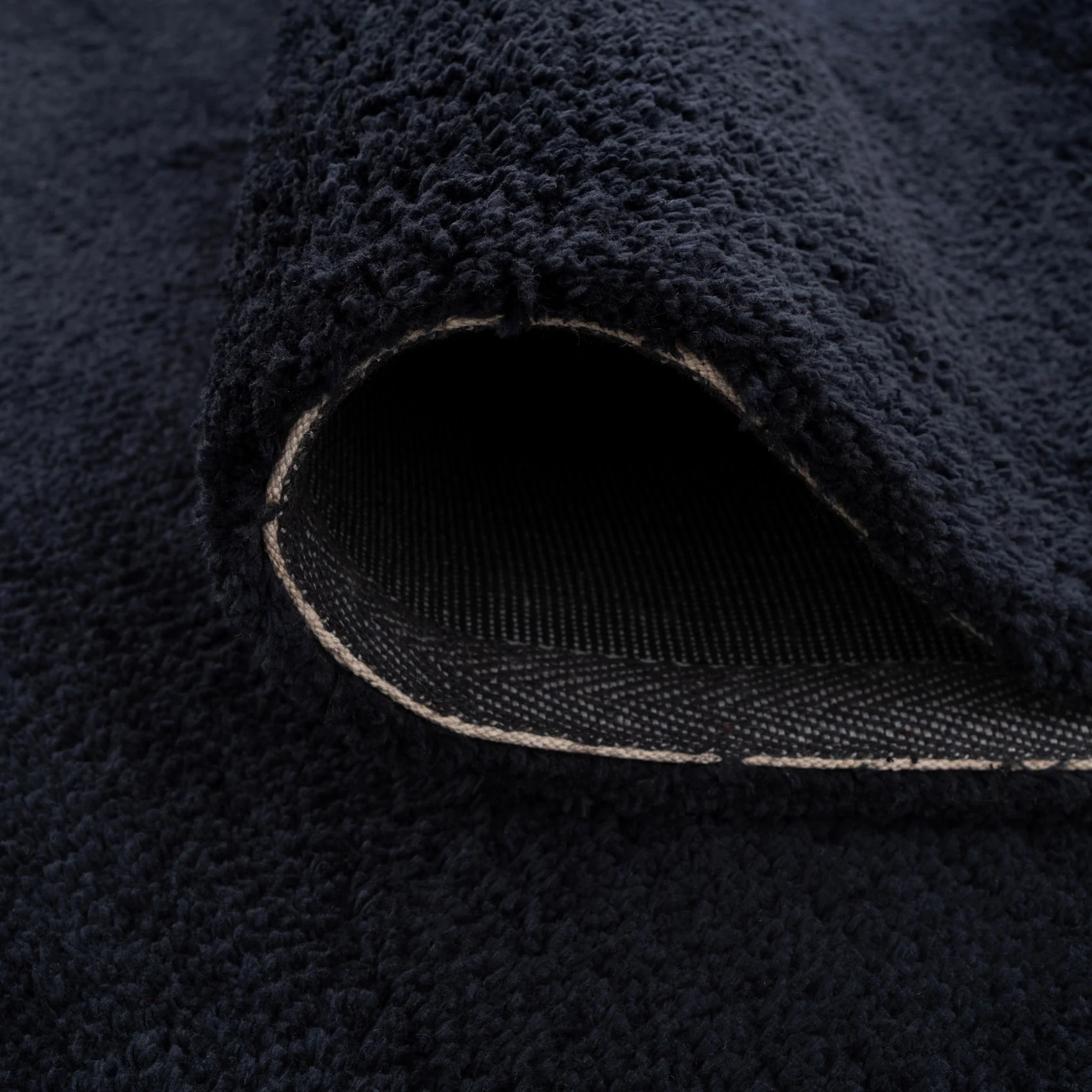 Navy Blue Shaggy Rug - Image 4