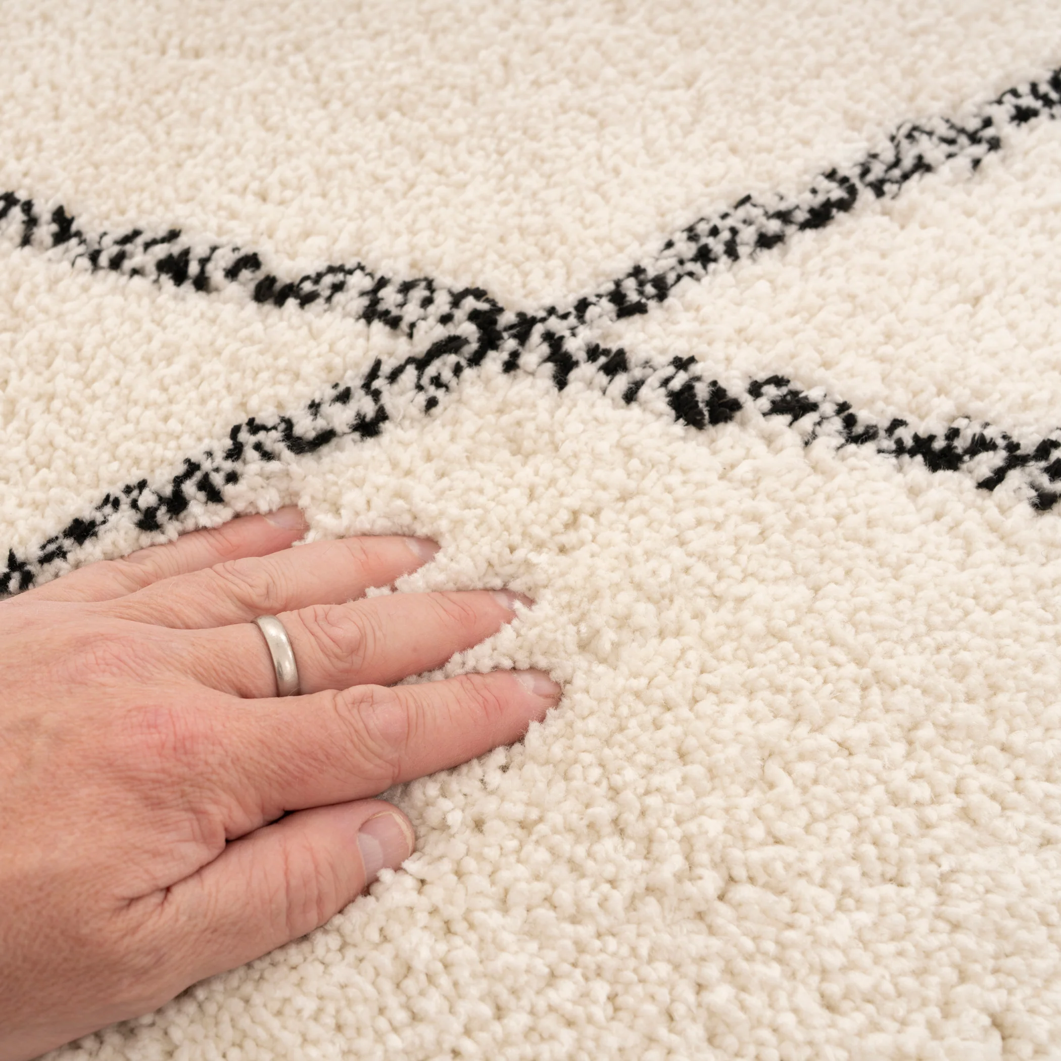 Soft Washable Moroccan Shaggy Rug - Zina - Image 4