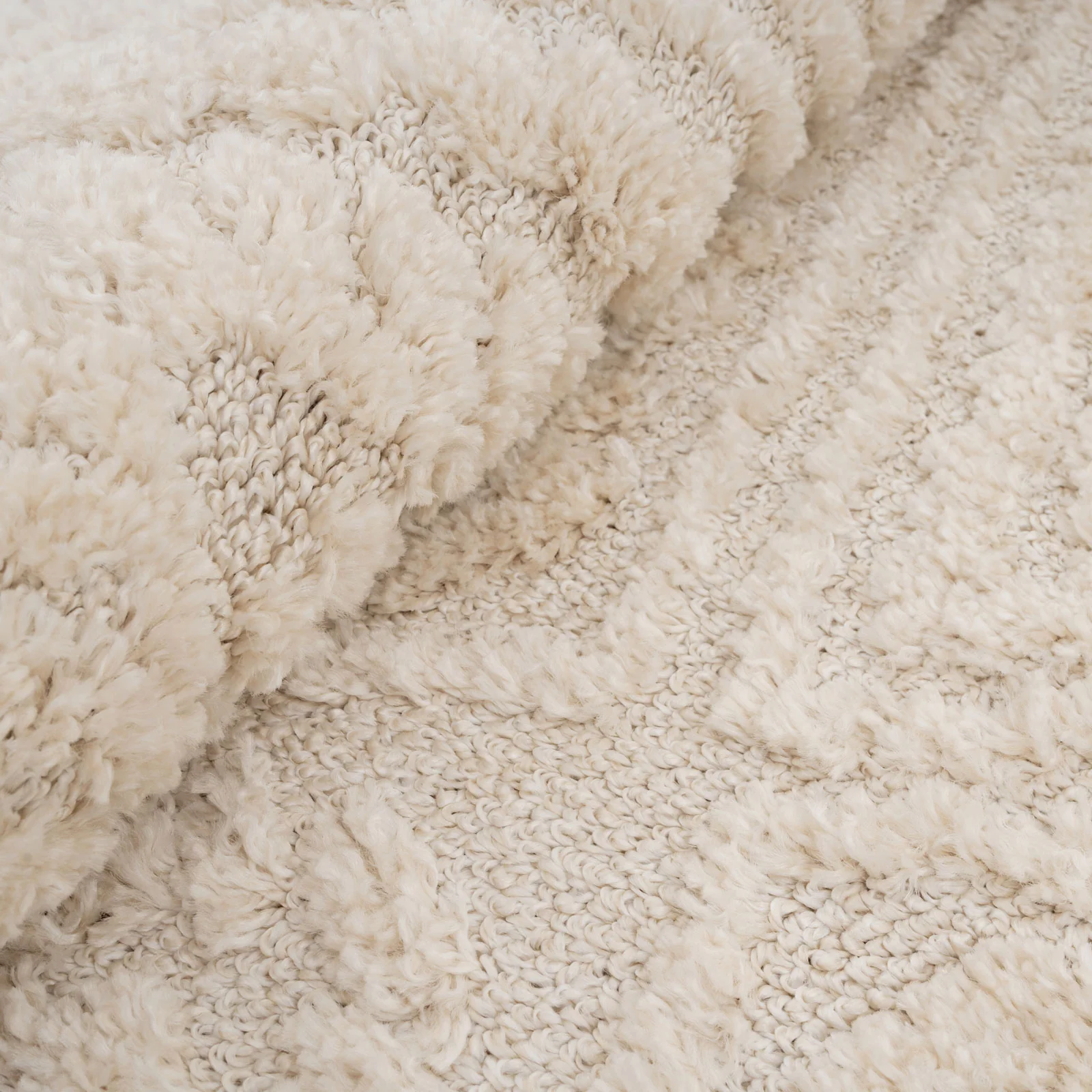 Warm White Tufted Diamond Rug - Elino - Image 4