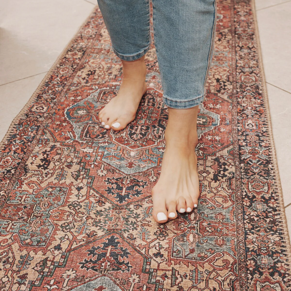 Flatwoven Washable Red Distressed Traditional Runner - Savanna - Image 3